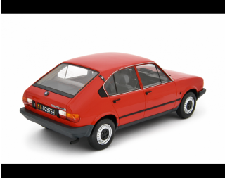 Alfa Romeo Alfasud 1.2 4 Porte 1980 ROSSO ALFA Laudoracing 1:18 Resinemodell (Türen, Motorhaube... nicht zu öffnen!)